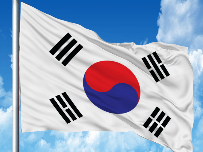 Du học Hàn Quốc: ý nghĩa của quốc kỳ Hàn Quốc quan trọng như thế nào?
Bạn có biết rằng quốc kỳ Hàn Quốc và lá cờ Hàn Quốc đóng một vai trò quan trọng trong việc tôn vinh văn hóa, truyền thống của đất nước Hàn Quốc không? Điều này càng trở nên quan trọng hơn nếu bạn đang có kế hoạch du học tại đất nước Hàn Quốc. Cùng tìm hiểu ý nghĩa của quốc kỳ Hàn Quốc và trải nghiệm văn hóa đặc sắc của Hàn Quốc nhé.