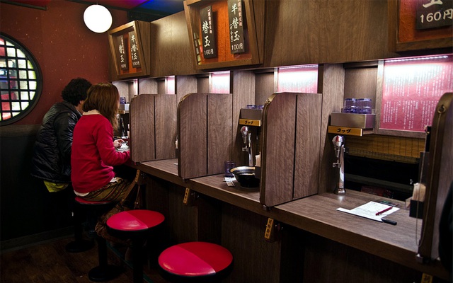 Thế nào là ngồi đúng chỗ trong nhà hàng Nhật?